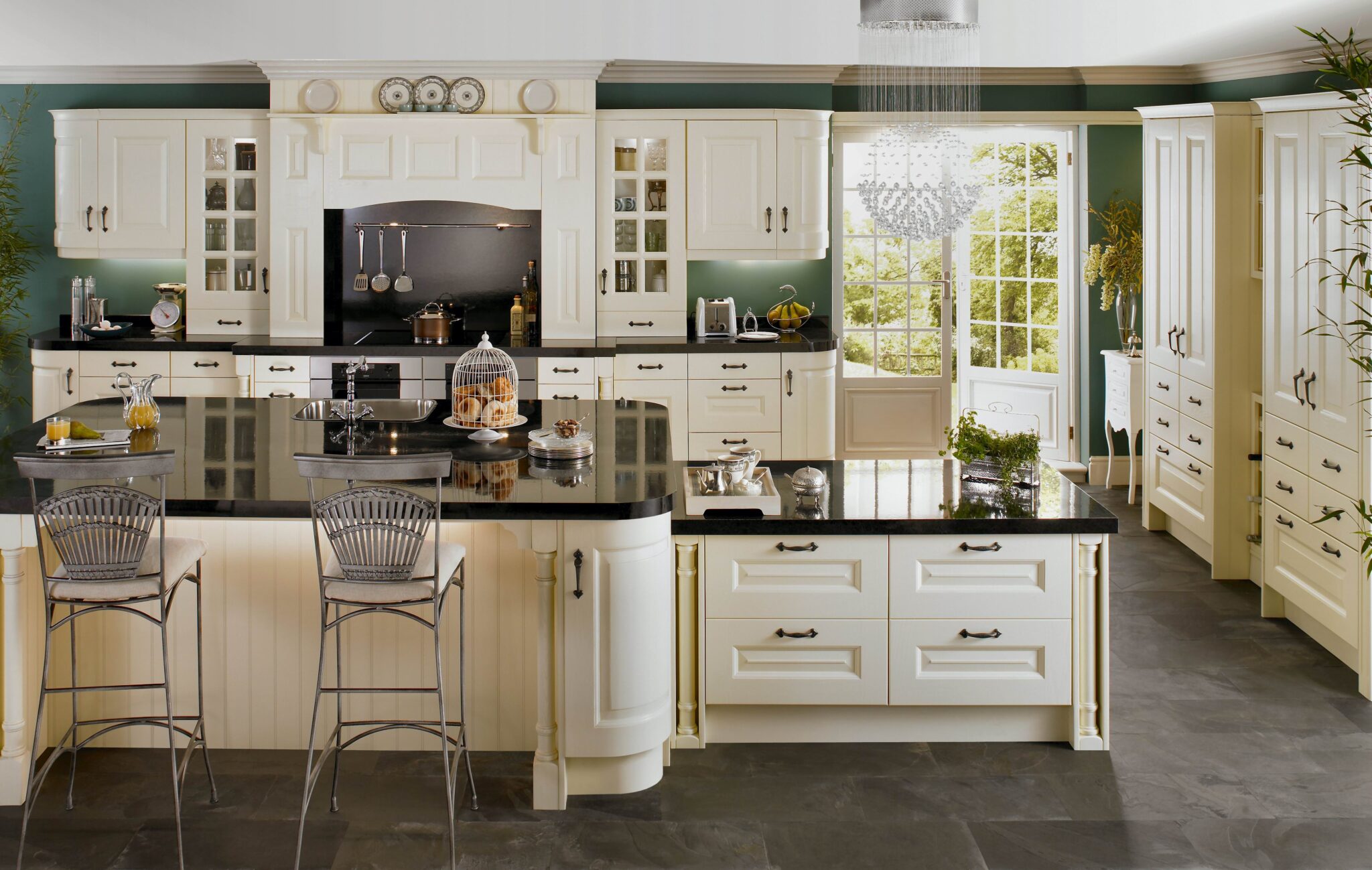 кухня с уреди за вграждане